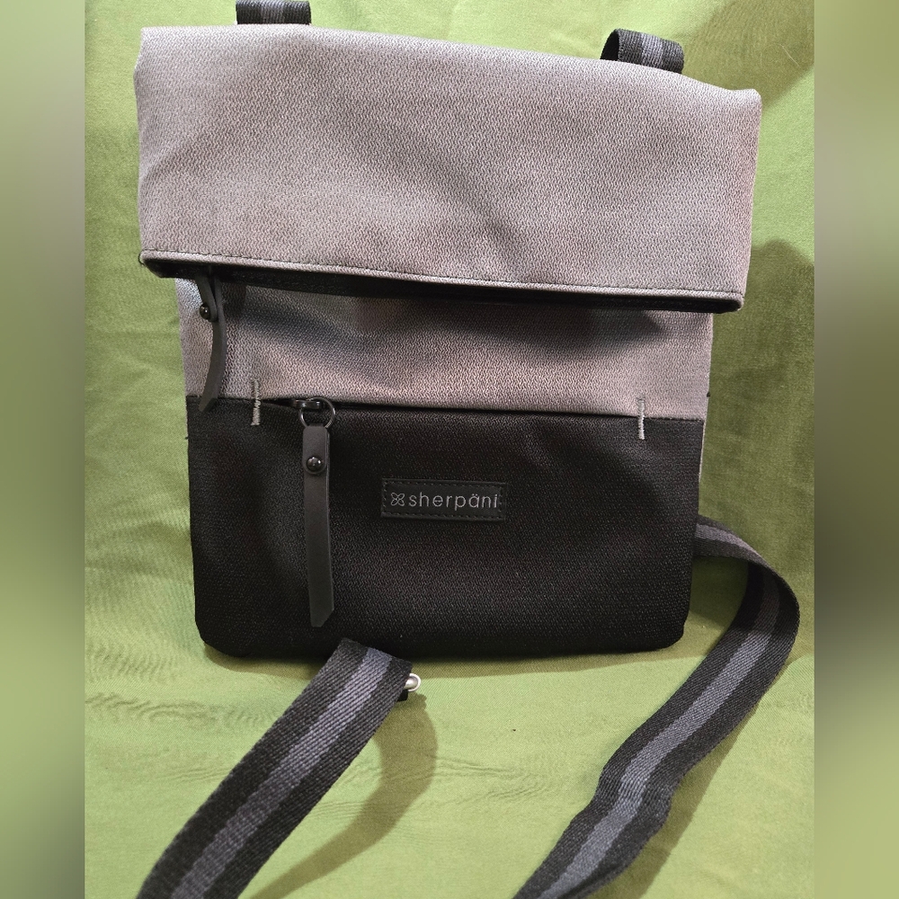 Sherpani Two-Tone Crossbody in Gray and Black NWOT